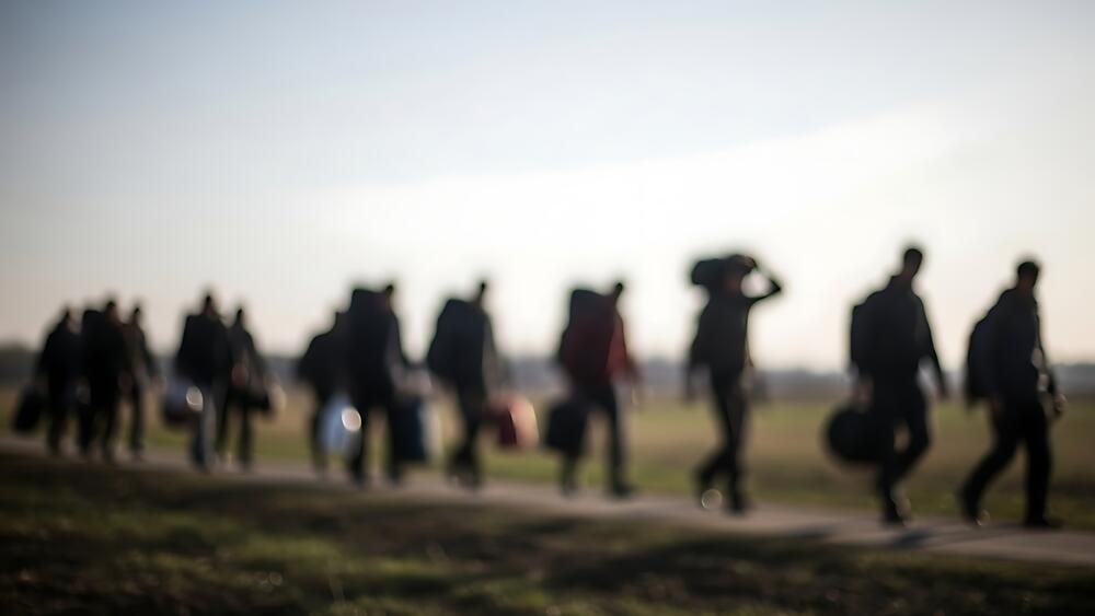 5744066_migracije-migranti-ilujstracija_ff